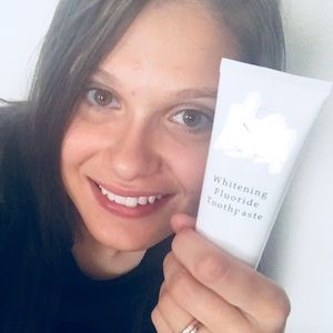 Whitening toothpaste